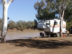 camp-at-welford-on-barcoo-river